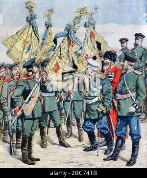 Der russische General Michail Ivanovich Dragomirov (1830-1905) küsst die russische Flagge, bevor russische Truppen zum Russisch-Japanischen Krieg (1904-1905) aufbrechen, Vintage-Illustration oder Gravur Okt 1904/05 Stockfoto