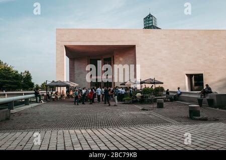 LUXEMBURG/JULI 2019: Museum für moderne Kunst in Kirchberg Stockfoto