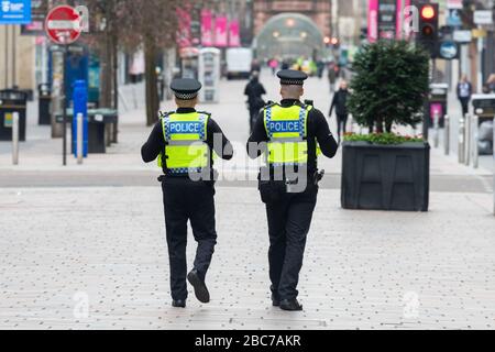 Glasgow, Schottland, Großbritannien - 26. März 2020: Coronavirus lockdown Glasgow, Schottland: Polizei patrouilliert auf den fast menschenleeren Straßen im Glasgower Stadtzentrum Stockfoto