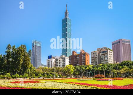 Skyline der stadt taipeh mit 101 Turm in taiwan Stockfoto