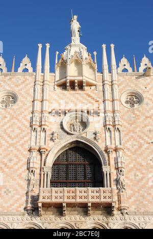 Doge's Palace Detail in Venedig, Italien. Der Palazzo Ducale ist eines der wichtigsten Wahrzeichen Venedigs Stockfoto