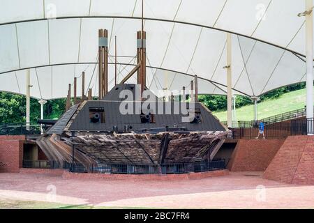 Vicksburg, Mississippi, Vereinigte Staaten - 19. Juli 2009: USS Cairo Museum, mit Eispanzer beschlagene Überwachungsbewaffnete. Kriegsschiff der Unionsarmee aus der Zeit des Bürgerkrieges. Stockfoto