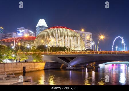 Esplanade Theater an der Bucht in der Dämmerung, Civic District, Central Area, Singapur Stockfoto