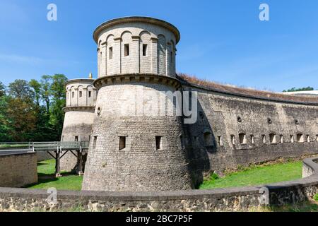 Mauern und Türme der alten Festung drei Eicheln in Luxemburg Stockfoto