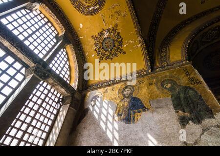 Istanbul/Türkei - 5. März 2019: Die Hagia Sophia ist die ehemalige christlich-christlich-patriarchale Kathedrale, später eine osmanische imperiale Moschee und jetzt Stockfoto