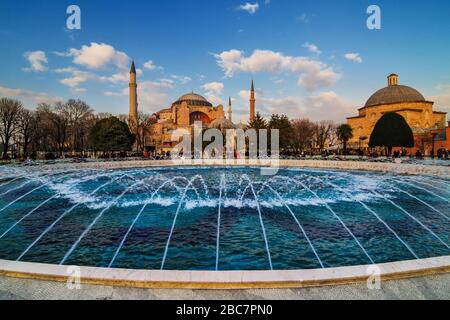 Istanbul/Türkei - 5. März 2019: Die Hagia Sophia ist die ehemalige christlich-christlich-patriarchale Kathedrale, später eine osmanische imperiale Moschee und jetzt Stockfoto