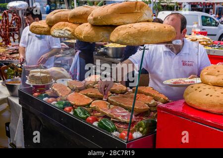 Brotlappen und Sandwiches werden zum Verkauf angeboten Stockfoto