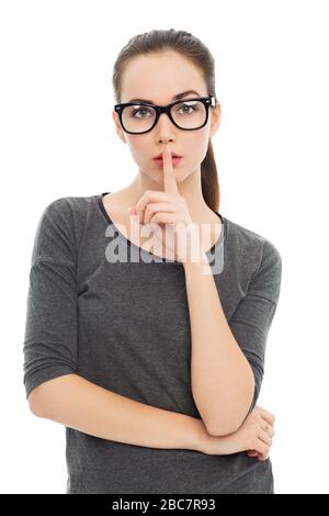 Frau, die die Geste zum Schweigen macht Stockfoto
