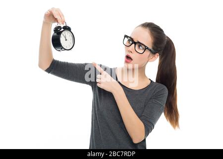 Frau mit Wecker Stockfoto