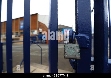 Dateifoto vom 31-03-2020 der gesperrten Tore vor dem Elland Road Stadium. Stockfoto