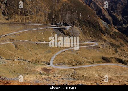Der Transfagarasan-Pass ist der Übergang über die Karpatenberge in Rumänien und einer der spektakulärsten Bergstraßen der Welt Stockfoto