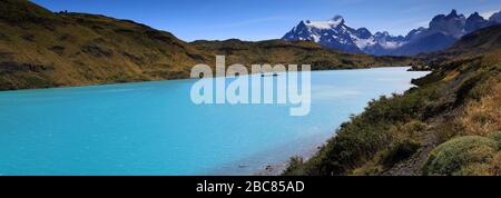 Sommeransicht von Lago Pehoe, Torres de Paine, Magallanes Region, Patagonien, Chile, Südamerika Stockfoto