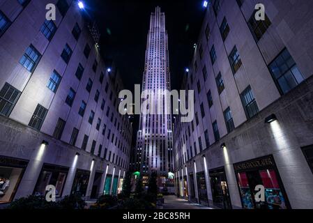 Rockefeller Center at Night, 2. April 2020; Manhattan, New York Stockfoto