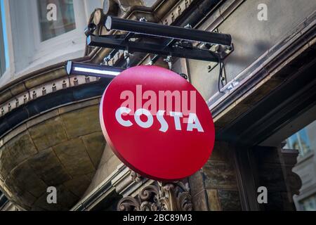 Costa Coffee - britische High Street Café-Kette - Außenlogo / Beschilderung - London Stockfoto