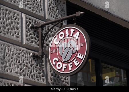 Costa Coffee - britische High Street Café-Kette - Außenlogo / Beschilderung - London Stockfoto