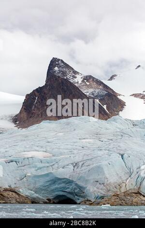 Smeerenburgbreen, kalbenden Gletscher in der Nähe von Reuschhalvøya in Albert ich Lande mündet in Bjørnfjorden, inneren Teil des Smeerenburgfjorden, Svalbard, Norwegen Stockfoto