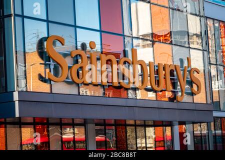 Sainsbury's Supermarket Branch Exterieur Logo / Beschilderung - London Stockfoto