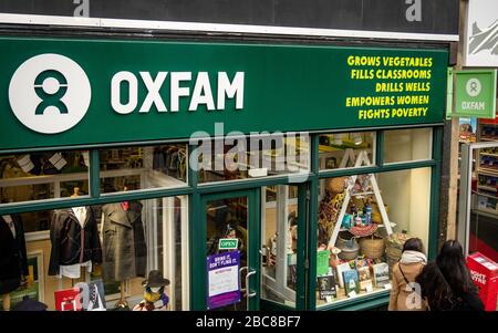 Oxfam Charity Shop Signage, London - 2019 Stockfoto