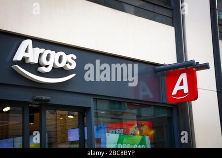 Argos Store, großer britischer High Street Händler - Außenlogo / Beschilderung - London Stockfoto