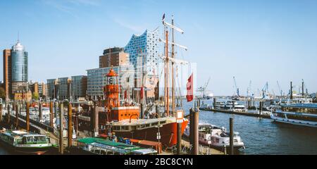 Hamburg, HafenCity, Speicherstadt: Panoramaaussicht mit Elbphilharmonie oder Elbphilharmonie, Konzertsaal in der zentralen HafenCity Stockfoto