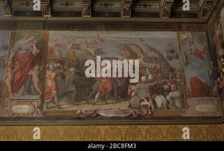 Palast des Großmeisters, 16. Bis 18. Jahrhundert. Residenz des Großmeisters des Orden des Heiligen Johannes. Fresko, dass die die Wände des Obersten Rates von Matteo Perez de Aleccio (1547-1628) schmücken. Es stellt die große Belagerung Maltas durch das Osmanische Reich im Jahr 1565 dar. Belagerung der Türken im Juli 1565 vor dem Widerstand der Waffenbatterien der spanischen Truppen. Valletta. Malta. Stockfoto