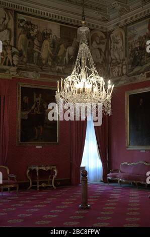 Palast des Großmeisters, 16. Bis 18. Jahrhundert. Residenz des Großmeisters des Orden des Heiligen Johannes. Die Botschafterhalle. Detail des Innenraums mit Freskenverzierungen von Leonello Spada (1576-1622), die die Geschichte des Johannes Orden zwischen dem 13. Und 16. Jahrhundert darstellen. Valletta. Malta. Stockfoto