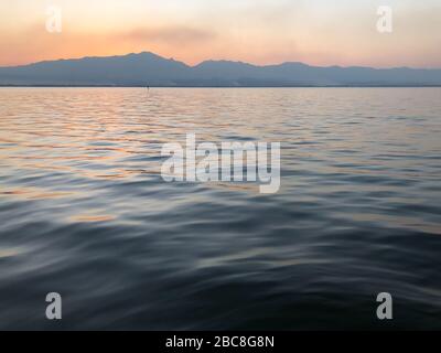 Sonnenuntergang am Kwan Phayao See, Provinz Phayao, Thailand. Stockfoto