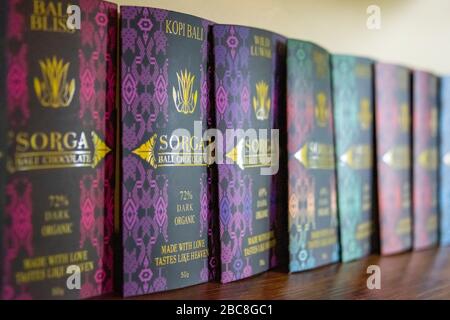 Horizontale Nahaufnahme von Handwerkerschokolade zum Verkauf in Bali, Indonesien. Stockfoto