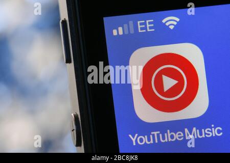 YouTube Music App auf einem iPhone. Stockfoto