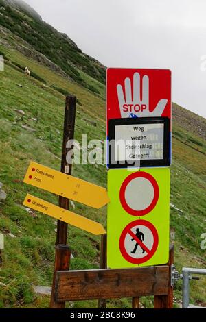 Fernwanderweg E5 von Oberstdorf nach Meran: Abzweigung auf dem Weg von Vent zur Martin-Busch-Hütte, Ötztal, Tyrol, Österreich Stockfoto