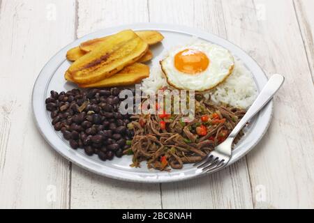 Traditionelles venezolanisches Gericht namens Pabellon Criollo Stockfoto