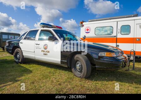 KRONSHTADT, RUSSLAND - 14. SEPTEMBER 2019: Klassischer US-Polizeiwagen Ford Crown Victoria Police Interceptor Close-up. Mitglied des Retro-Transports fe Stockfoto