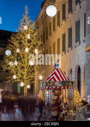 Heisse Marroni an der Bahnhofstraße in Zürich Stockfoto