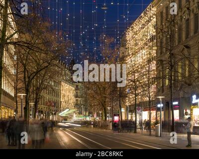 Weihnachtsbeleuchtung an der Bahnhofstraße in Zürich Stockfoto