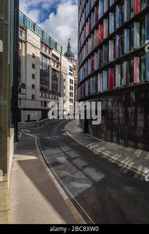 Eine einsame Straße im Zentrum Londons während der Krise der pandemischen Gesundheit des Coronavirus in Großbritannien. Stockfoto