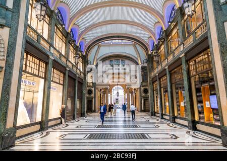 Ansicht der Galleria San Federico in der Nähe von San Carlo Square, Turin, Piemont, Italien, Europa Stockfoto