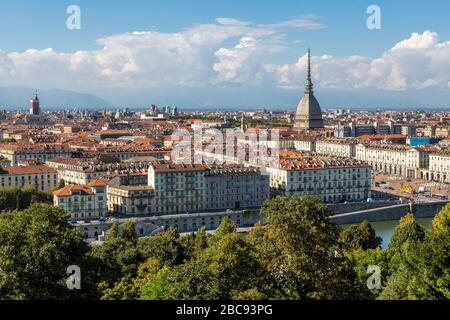 Anzeigen von Turin aus der Nähe von Santa Maria del Monte dei Cappuccini, Turin, Piemont, Italien, Europa Stockfoto