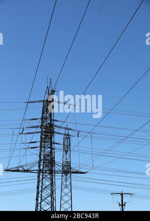 Strommasten Hochspannung Stockfoto