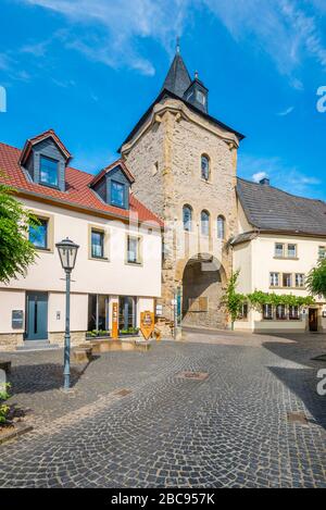 Untertor in der historischen Altstadt von Meisenheim am Glan, gut erhaltene mittelalterliche Architektur im Nordpfälzer Bergland, eine Perle im Glanta Stockfoto