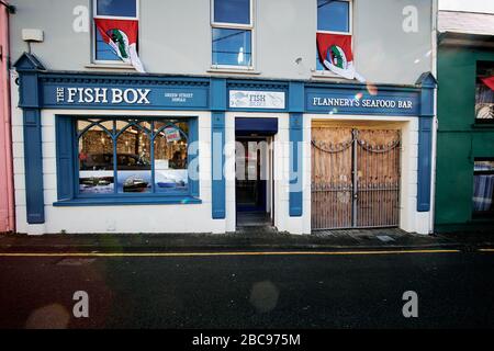 Bunte Store Fronten in Kenmare, County Kerry, Irland Stockfoto