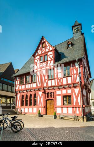 Marktplatz mit Rathaus in Rhens am Mittelrhein, aufwendige Halbzeitbergung, UNESCO-Welterbe, UNESCO-Welterbe Oberer Mittelrhein V Stockfoto