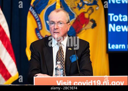 Trenton, USA, 03. April 2020. 3. April 2020 - Trenton, NJ, Vereinigte Staaten: Gouverneur von New Jersey Phil Murphy (D) spricht bei einer Pressekonferenz von Coronavirus. (Foto von Michael Brochstein/Sipa USA) Credit: SIPA USA/Alamy Live News Stockfoto