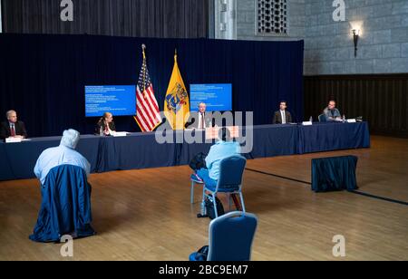 Trenton, USA, 03. April 2020. 3. April 2020 - Trenton, NJ, Vereinigte Staaten: Gouverneur von New Jersey Phil Murphy (D) spricht bei einer Pressekonferenz von Coronavirus. (Foto von Michael Brochstein/Sipa USA) Credit: SIPA USA/Alamy Live News Stockfoto