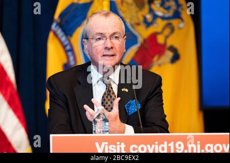 Trenton, USA, 03. April 2020. 3. April 2020 - Trenton, NJ, Vereinigte Staaten: Gouverneur von New Jersey Phil Murphy (D) spricht bei einer Pressekonferenz von Coronavirus. (Foto von Michael Brochstein/Sipa USA) Credit: SIPA USA/Alamy Live News Stockfoto