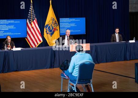 Trenton, USA, 03. April 2020. 3. April 2020 - Trenton, NJ, Vereinigte Staaten: Gouverneur von New Jersey Phil Murphy (D) spricht bei einer Pressekonferenz von Coronavirus. (Foto von Michael Brochstein/Sipa USA) Credit: SIPA USA/Alamy Live News Stockfoto