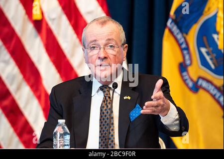 Trenton, USA, 03. April 2020. 3. April 2020 - Trenton, NJ, Vereinigte Staaten: Gouverneur von New Jersey Phil Murphy (D) spricht bei einer Pressekonferenz von Coronavirus. (Foto von Michael Brochstein/Sipa USA) Credit: SIPA USA/Alamy Live News Stockfoto