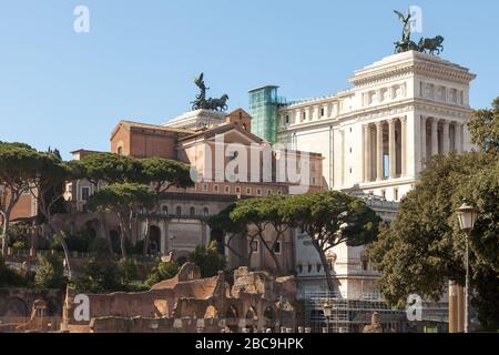 Das Forum Romanum. Blick auf das Victor Emmanuel II National Monument. Rom, Italien Stockfoto