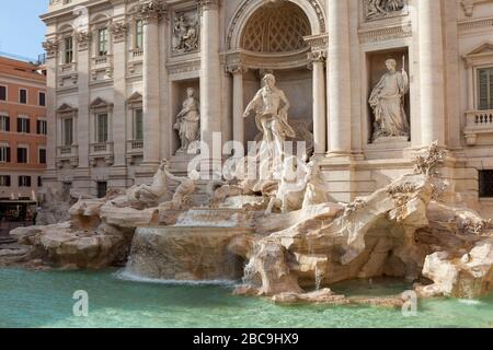 Der Trevi-Brunnen (Fontana di Trevi). Brunnen im Bezirk Trevi in Rom, Italien Stockfoto