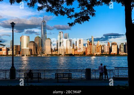 New York Skyline Manhattan Romantisches Paar Tagsüber New York City Stockfoto
