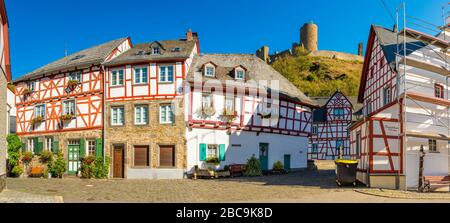 Monreal in der Eifel, 'mschönstes Dorf in Rheinland-Pfalz', im Elztal gelegen, gut erhaltene Fachwerkhäuser, hochauflösende PA Stockfoto